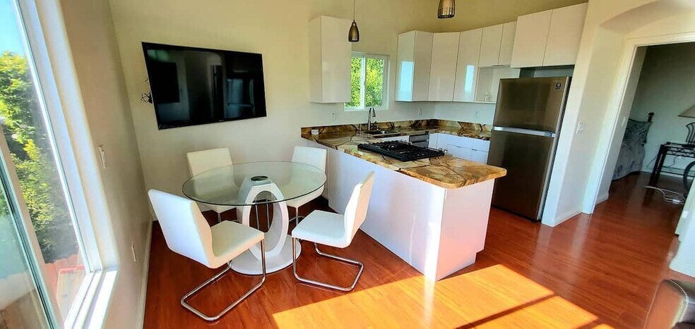 New Designer Kitchen - 3306 Lloyd St