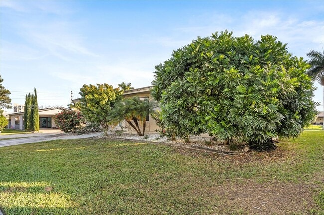 Building Photo - 218 SE 2nd St