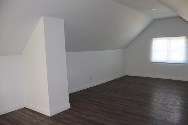 Building Photo - 2233 Groveport Rd