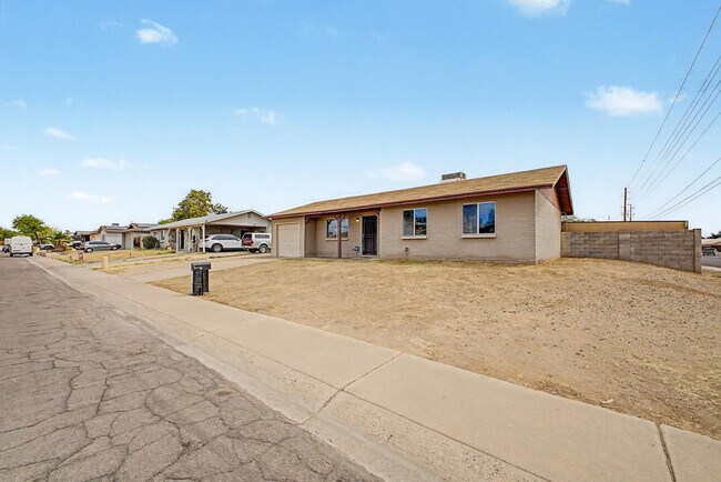 Building Photo - 17801 N 8th Dr