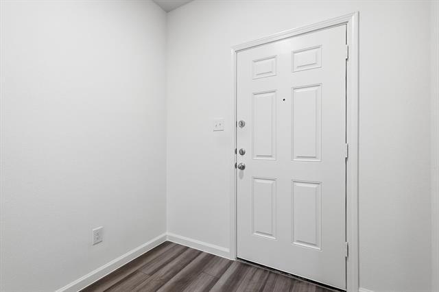 Building Photo - 2106 Mdw Pk Dr