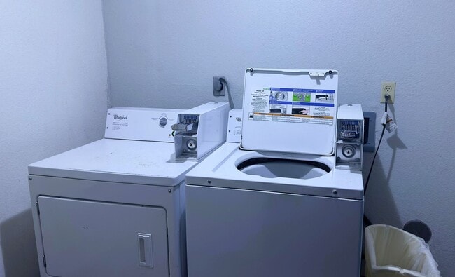 Building Photo - Motel 6- East Side