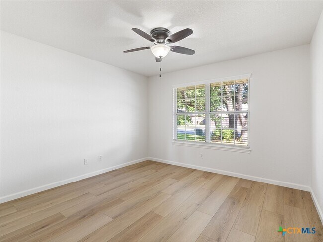 Building Photo - 1625 Sunnybrook Dr