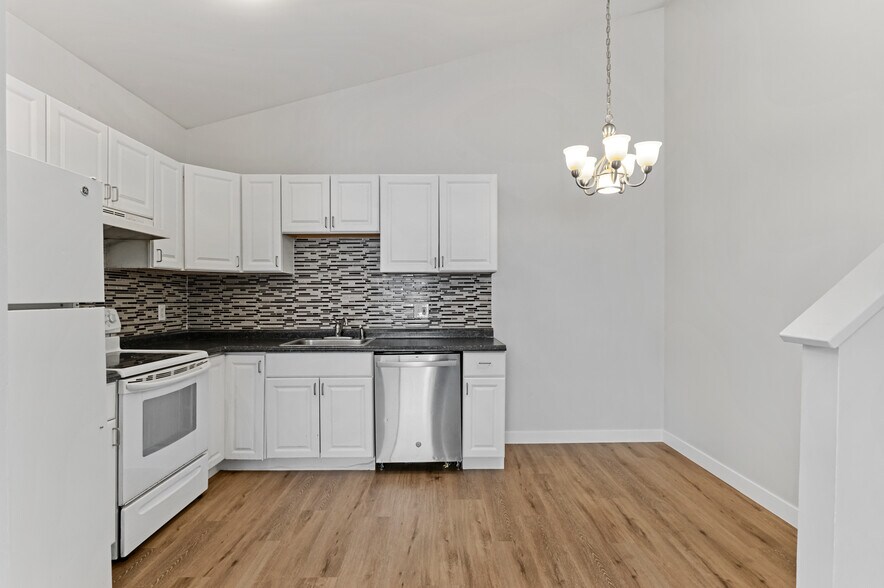 Building Photo - 9061 Osceola St