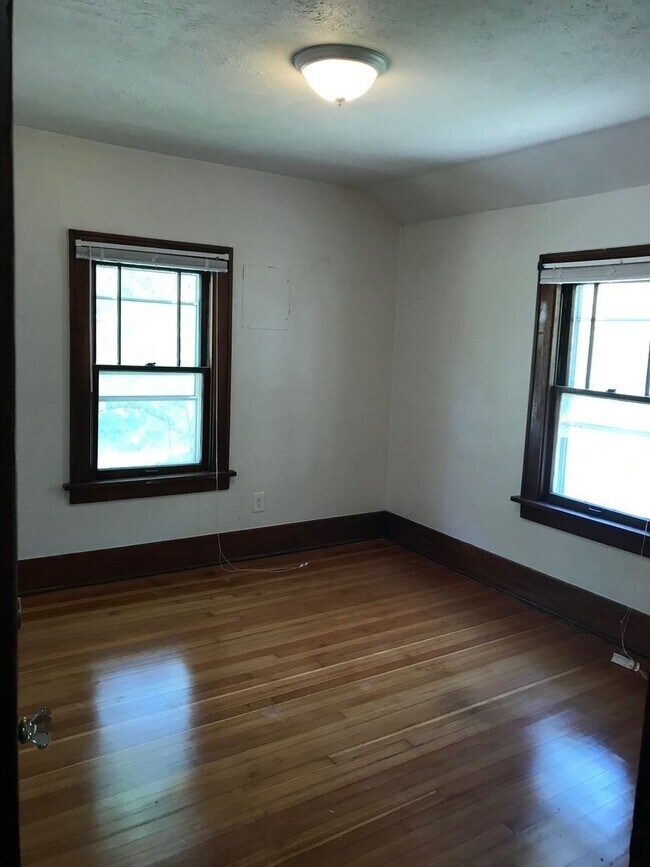 Building Photo - Spacious & Updated Craftsman House in Gifford Park