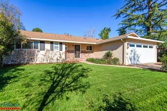 Building Photo - Gorgeous Home | Desirable Location