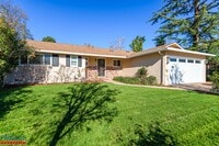 Building Photo - Gorgeous Home | Desirable Location