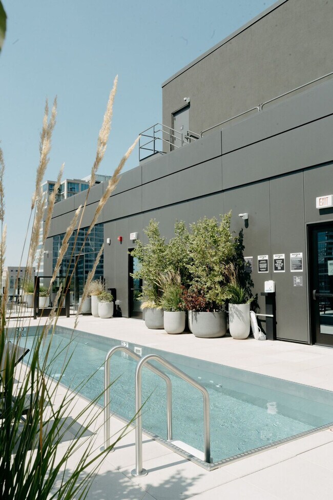 Building Photo - 755 S Clark St