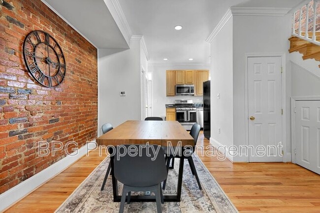 Building Photo - 1037 5th St NE