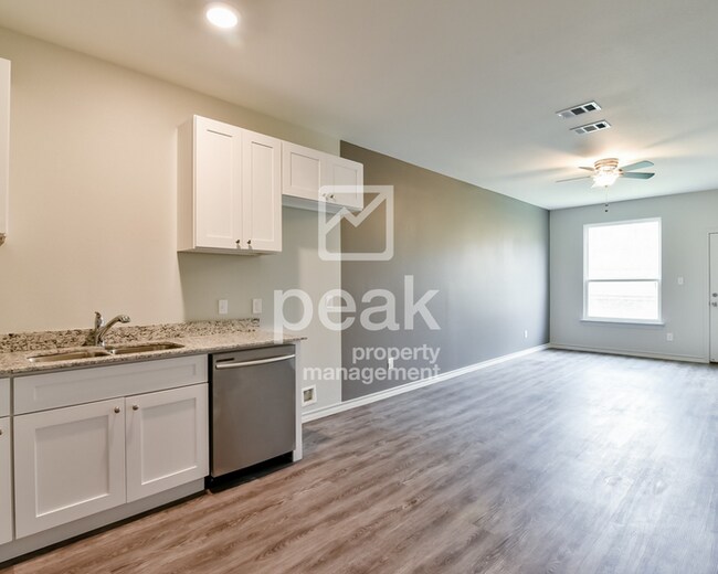 Building Photo - $1599! 3Bed/2.5Bath Fort Worth Duplex Ready for move in Now!