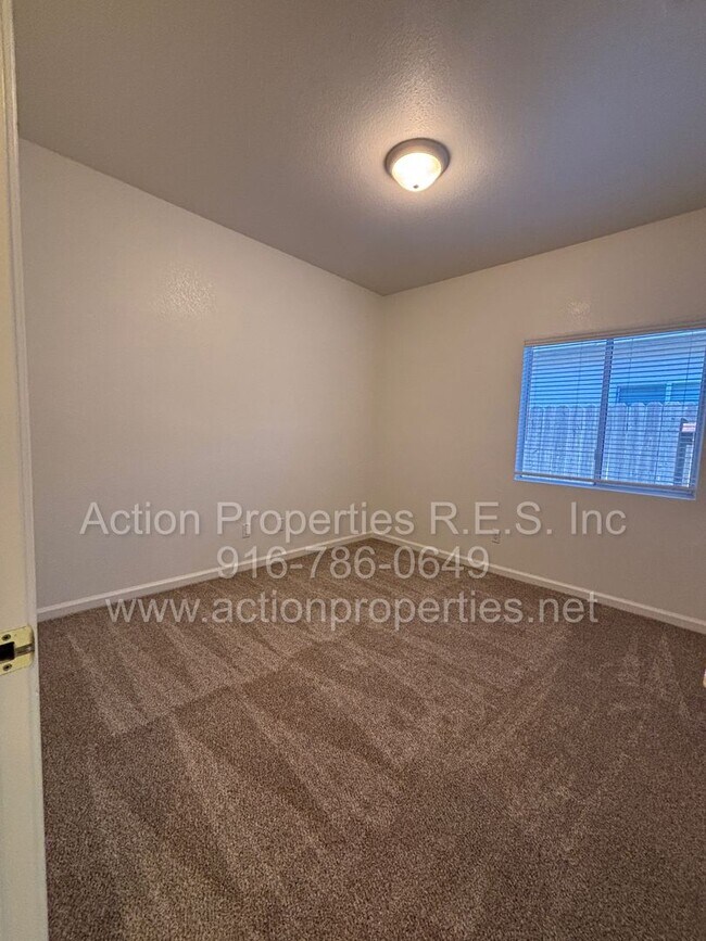 Building Photo - Action Properties Offering Immaculate Highland Reserve 4 Bedroom 2 Bath, 1581 sqft, New Paint and...