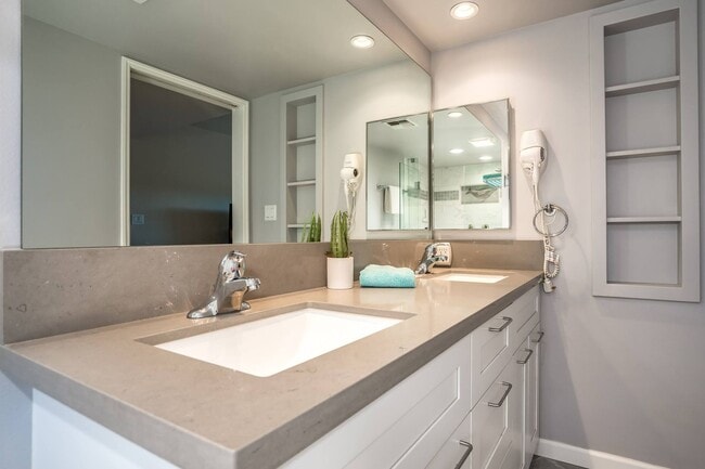 Building Photo - Furnished 2 Bed/2 Bath Hale Kanani Condo, Across from The Cove & Charley Young Beach