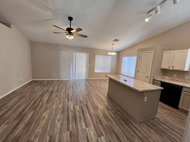 Building Photo - 4872 E Whitehall Dr