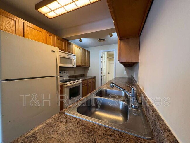 Building Photo - 609 1/2 South Crystal Street