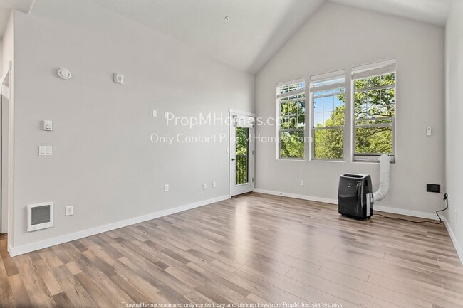 Building Photo - 16405 NW Chadwick Way