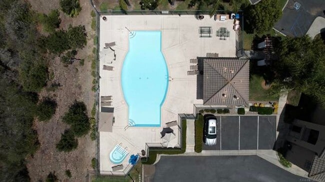 Building Photo - Recently Remodeled- 3 Bed 2.5 Bath 2 Story...