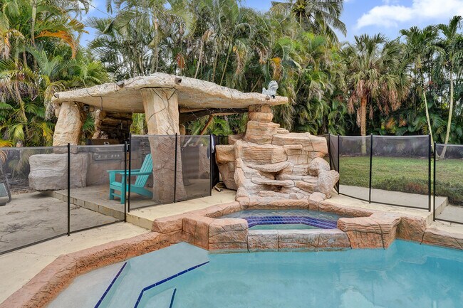 Building Photo - 5612 Harding St