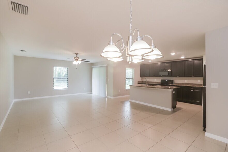 Building Photo - 7014 Redbay Dr