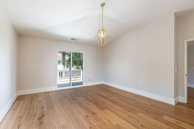 Building Photo - Beautiful Oceanside Cul-De-Sac Home!