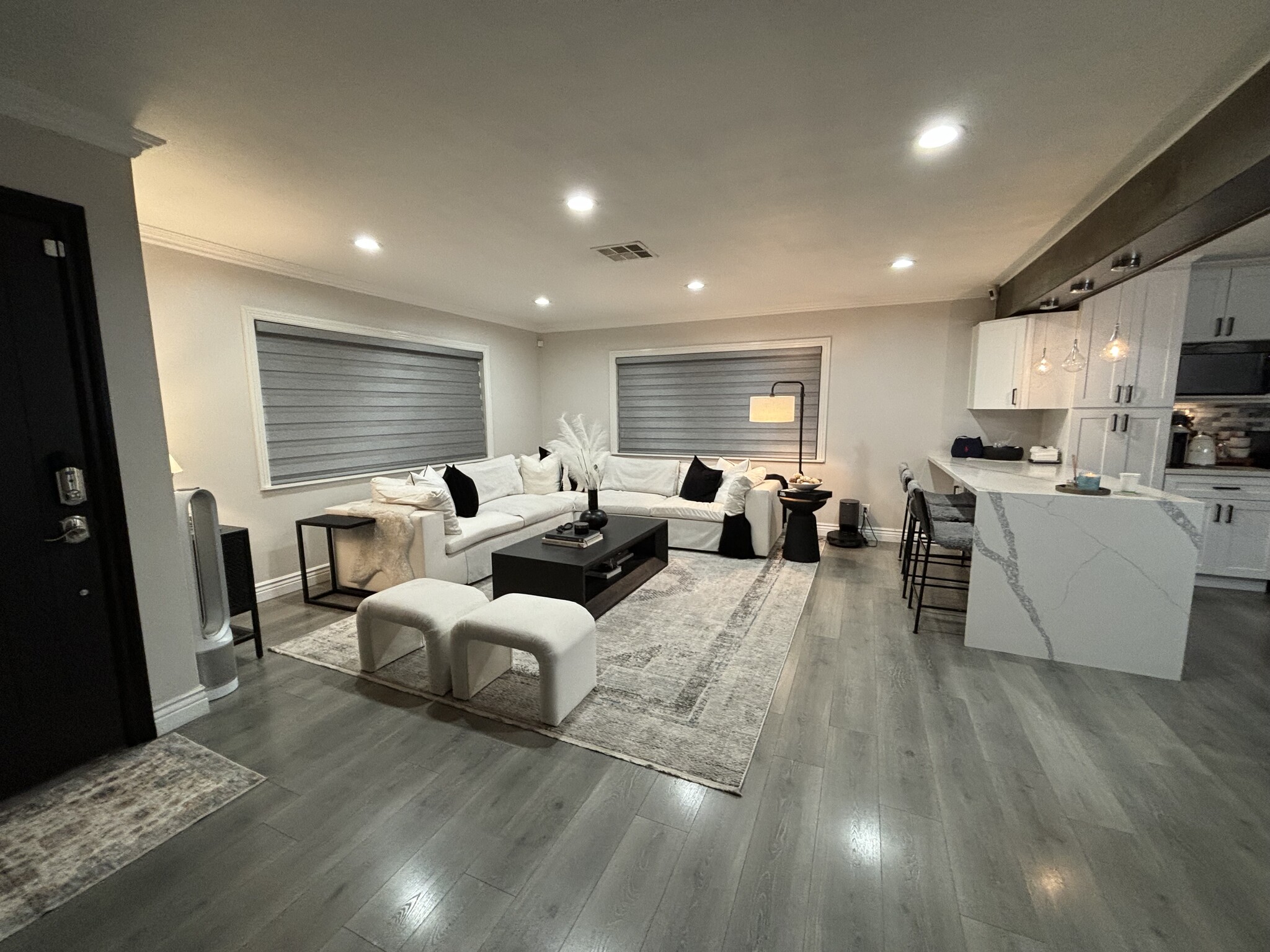 Living Room - 14814 Hartland St