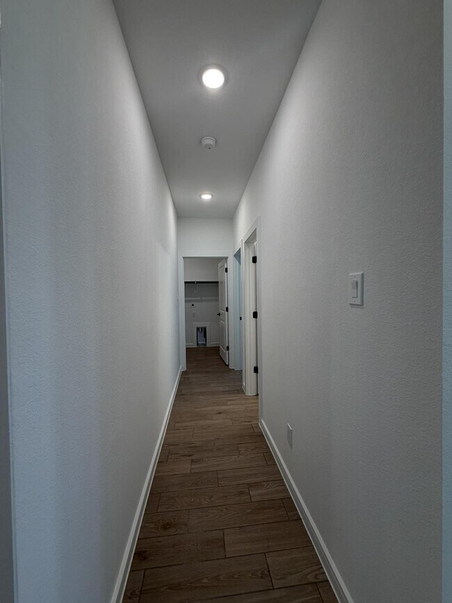 Building Photo - 4819 Legends Bay Dr