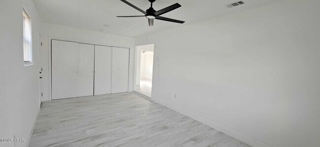 Building Photo - 137 Santee Dr