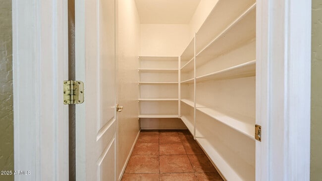 Building Photo - 7015 W Southgate Ave