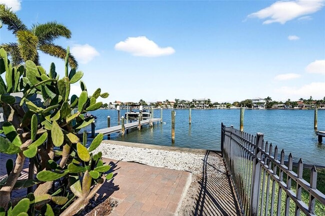 Building Photo - 2509 Bay Blvd