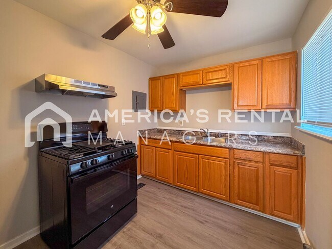 Building Photo - Updated Home for Rent in Birmingham, AL - Just minutes from Oxmoor Road!