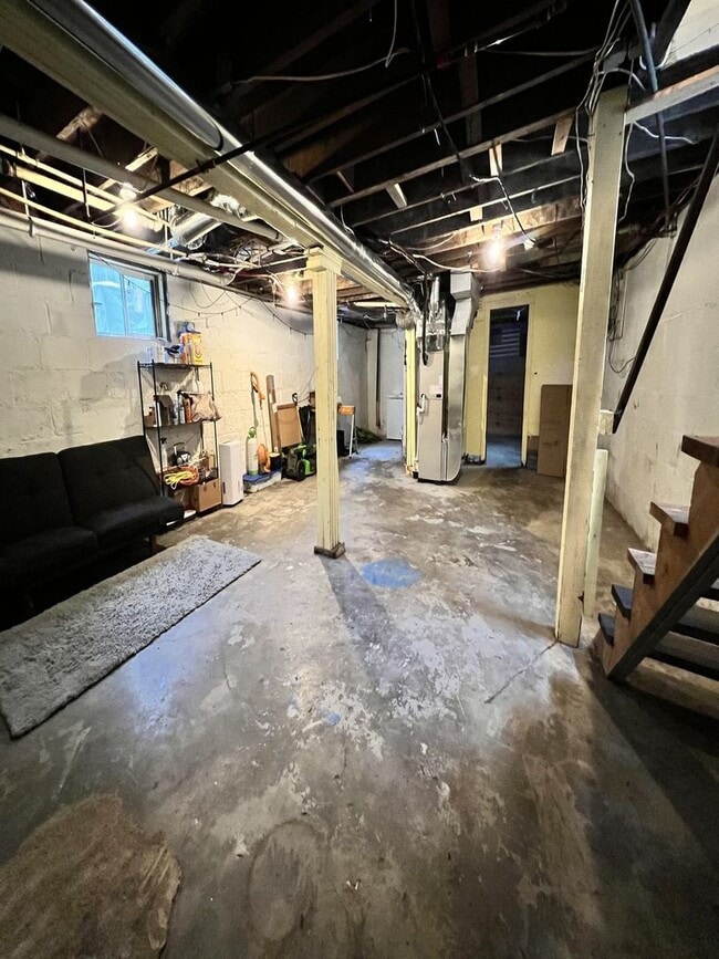 Building Photo - Charming, updated 3-bedroom, 2-bath home in the heart of Allegan