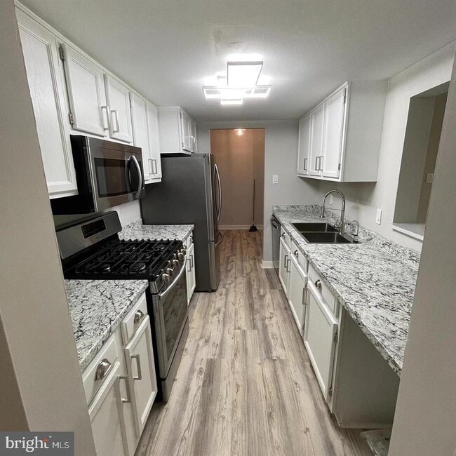 Building Photo - 324 Drummers Ln