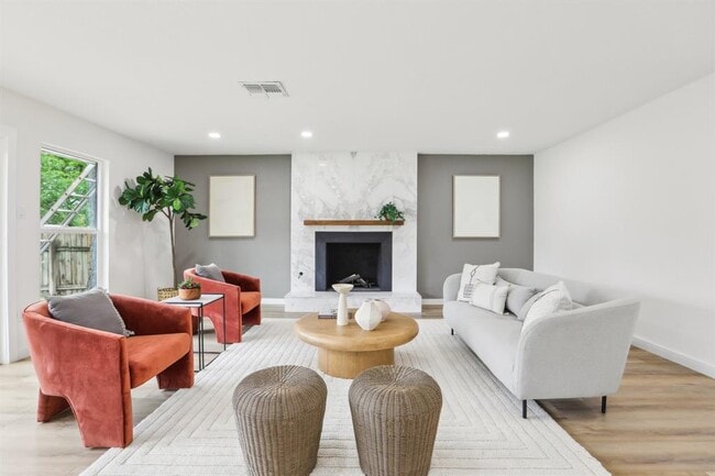 Building Photo - 2104 Malvern Hill Dr