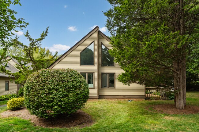 Building Photo - 11 Copper Hill Dr