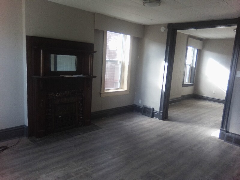 Building Photo - 5803 S Broadway