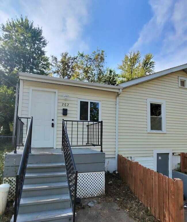 Building Photo - Spacious and Comfortable Living on Buddie Avenue