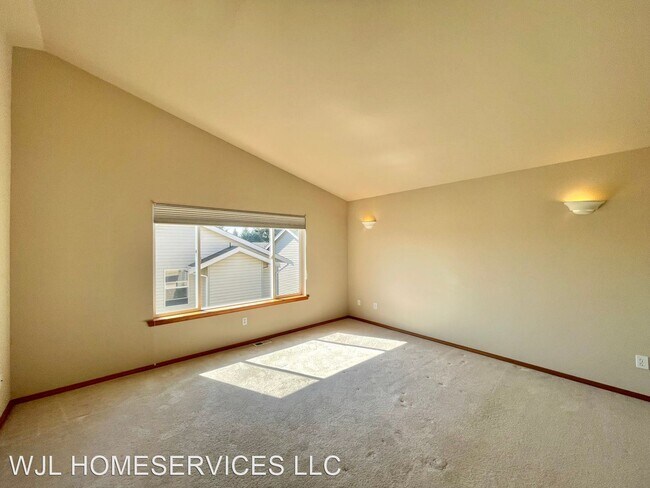 Building Photo - 4 br, 2.5 bath House - 17830 14th Ave W