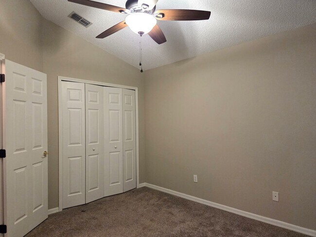 Building Photo - 3/2 In King's Ridge 55+ Community