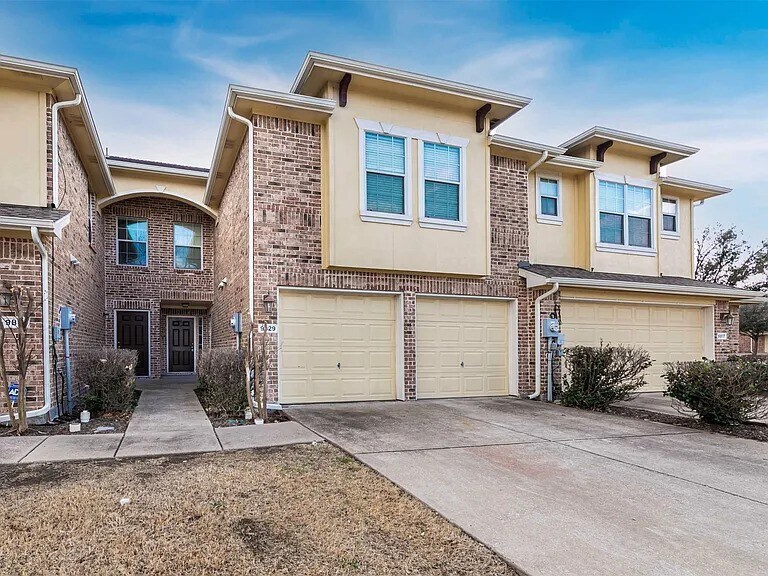 Primary Photo - 9829 Fleetwood Dr