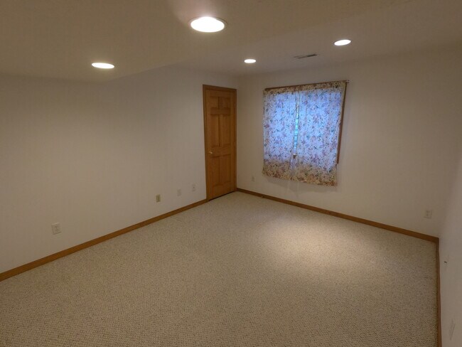 Building Photo - 3125 Old Jamestown Rd