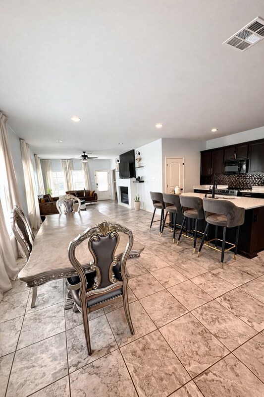 Building Photo - 1513 R. Esplanade