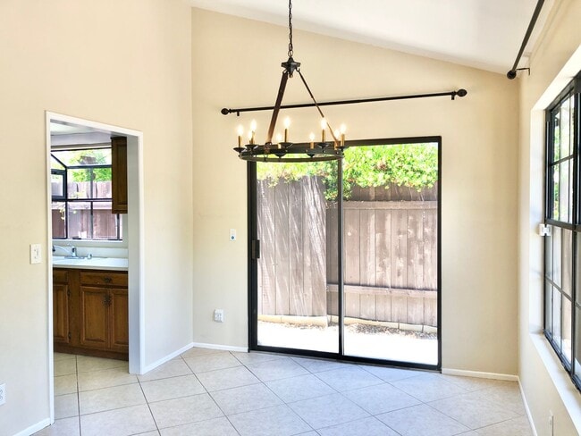 Building Photo - Sweet Single-Story, Completely Detached, in the Picturesque Fallbrook Village HOA Community!