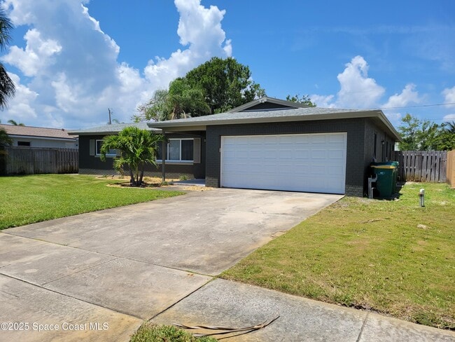 Building Photo - 245 Harbour Dr E