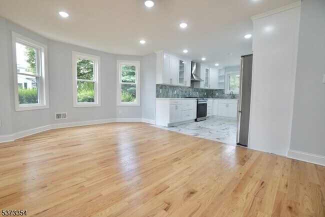Building Photo - 226 Park Ave