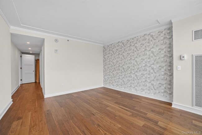 Building Photo - 5 Renaissance Square