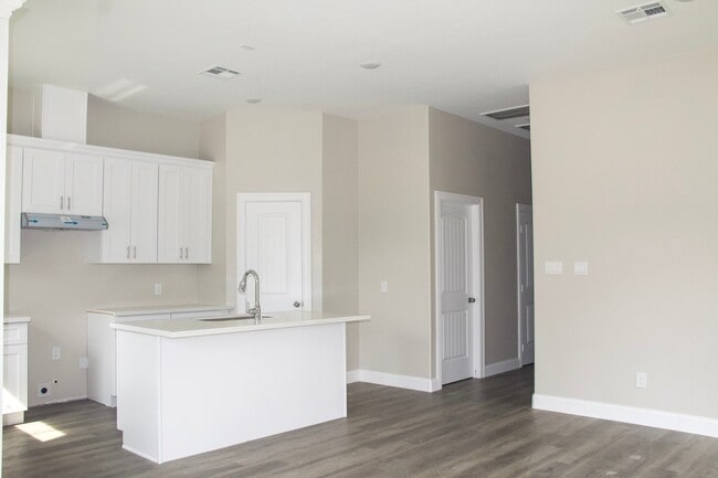 Building Photo - 8309 Parker Rd