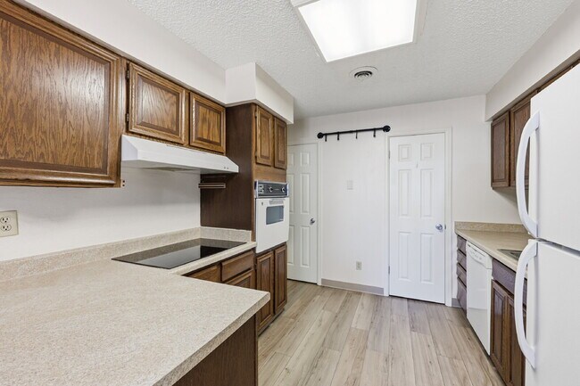 Building Photo - $1,345.95, 2-bed, 2-bath condo located in Colorado Springs with in-unit laundry and $300 cleaning...