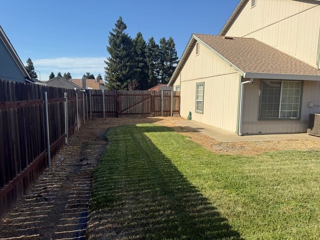 Building Photo - 4 BD 2 BATH HOME IN A GREAT NEIGHBORHOOD