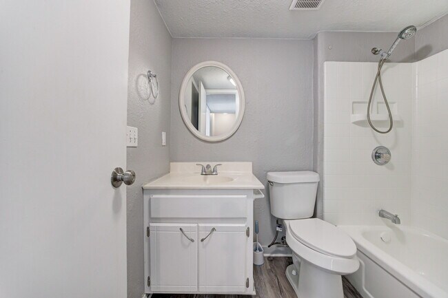 Building Photo - 1622 Claudia Dr