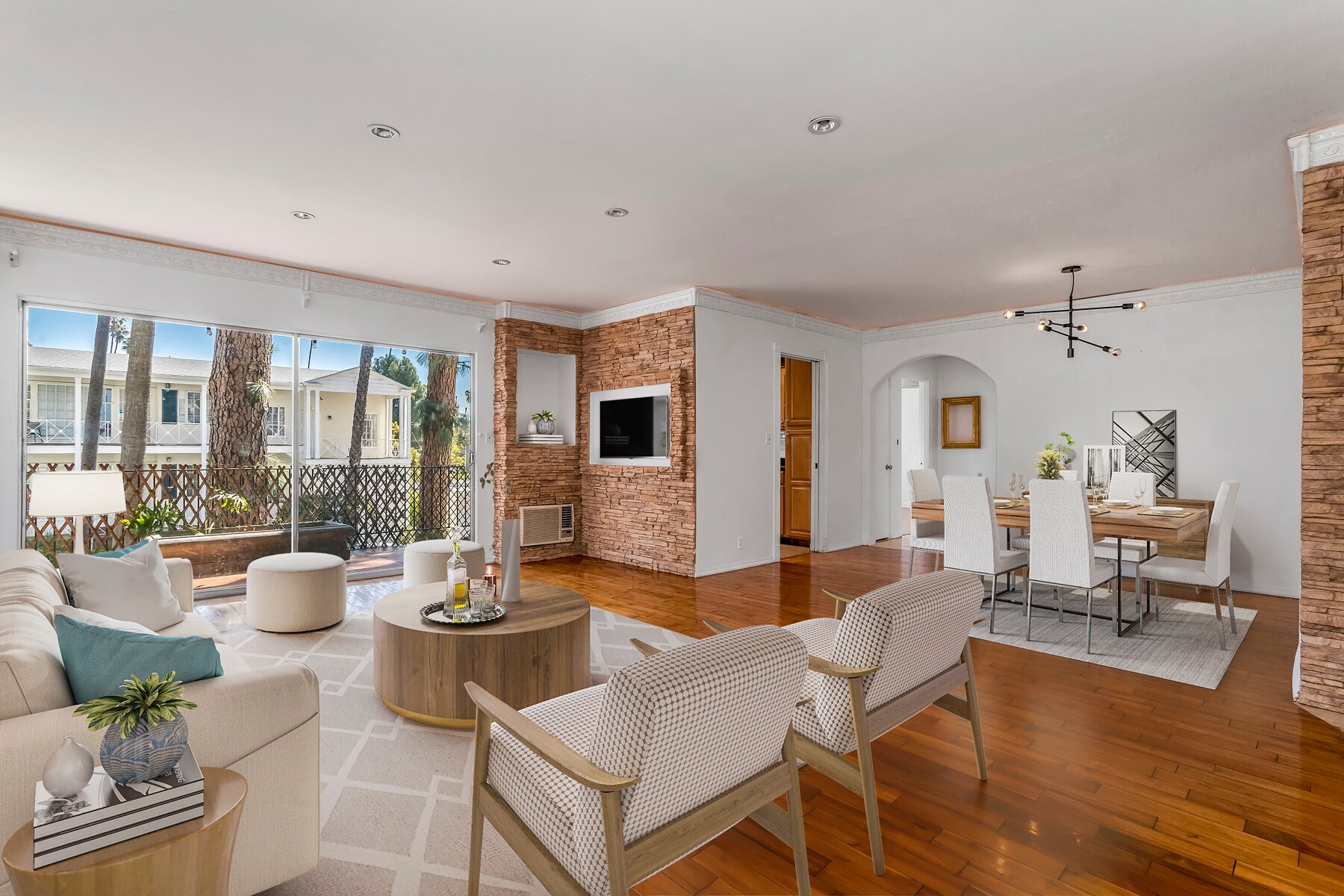 Building Photo - 7560 Hollywood Blvd