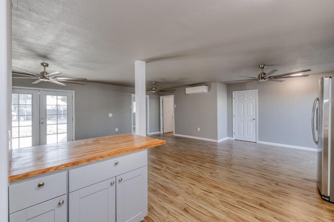 Building Photo - 12712 E McKinley Ave